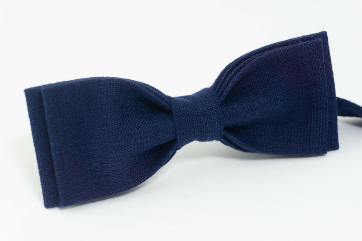 Elegant Navy Blue Batwing Bow Tie - A Timeless Wedding Accessory