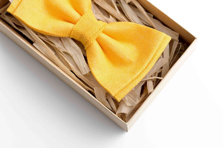 Stylish Yellow Men's Bow Tie - Versatile and Timeless Accessory