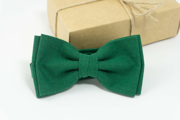 Emerald green bow tie | Red linen bow tie