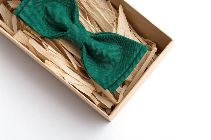 Emerald Green Men's Wedding Bow Ties - Stylish Accessories for Groomsmen and Boys