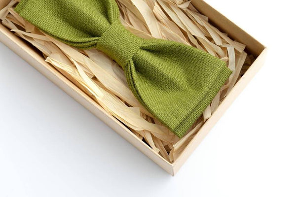 Elegant Moss Wedding Bow Ties and Pocket Squares for Groomsmen - The Perfect Green Accent