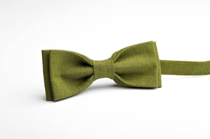 Elegant Moss Wedding Bow Ties and Pocket Squares for Groomsmen - The Perfect Green Accent